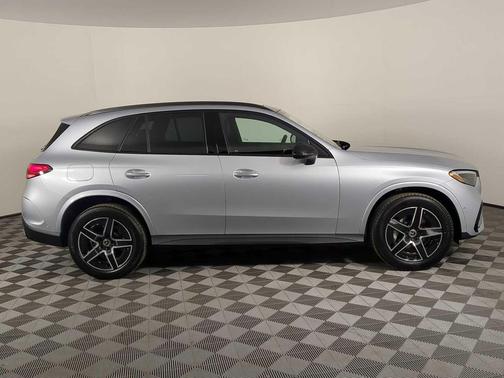 2026 Mercedes-Benz GLC 300 4MATIC