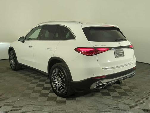 2026 Mercedes-Benz GLC 300 4MATIC