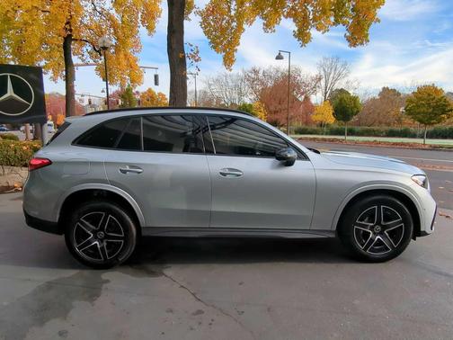 2026 Mercedes-Benz GLC 300 4MATIC