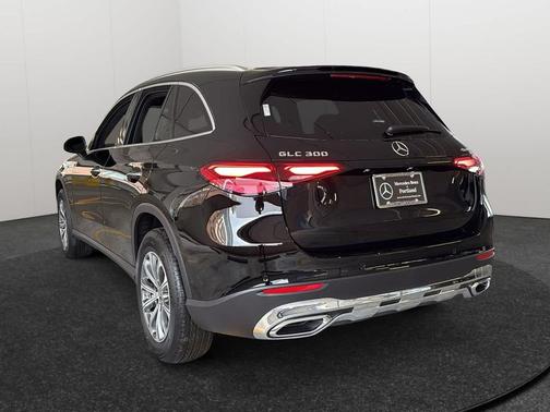 2026 Mercedes-Benz GLC 300 4MATIC