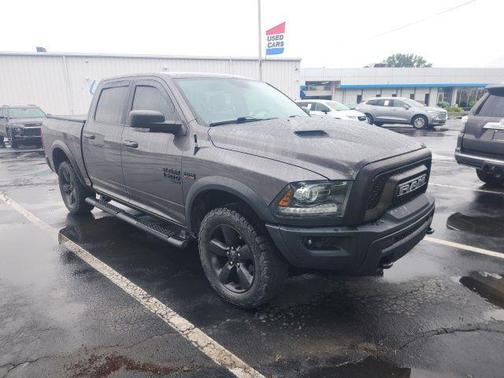Granite Crystal Metallic Clearcoat 2019 RAM 1500 SLT