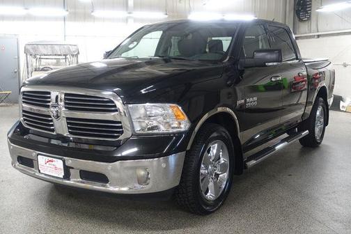 Brilliant Black Crystal Pearlcoat 2017 RAM 1500 Big Horn