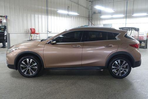 2019 INFINITI QX30 LUXE