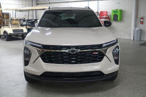 Summit White 2026 Chevrolet Trax FWD 2RS