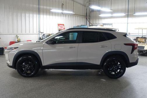 Summit White 2026 Chevrolet Trax FWD ACTIV