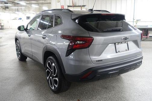 Sterling Gray Metallic 2024 Chevrolet Trax FWD 2RS
