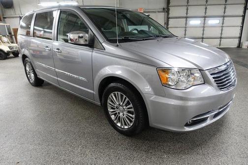 2014 Chrysler Town & Country Touring-L