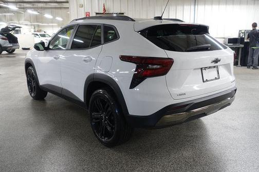 Summit White 2026 Chevrolet Trax FWD ACTIV