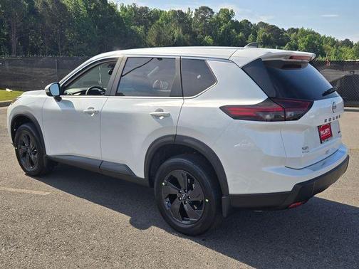 Everest White P 2026 Nissan Rogue SV