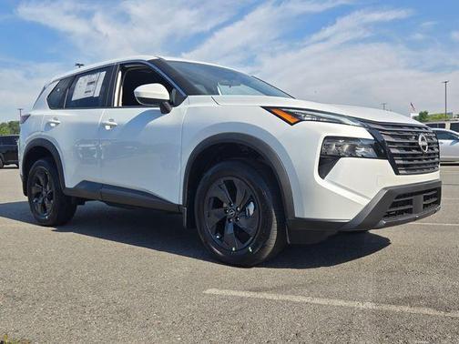 Everest White P 2026 Nissan Rogue SV