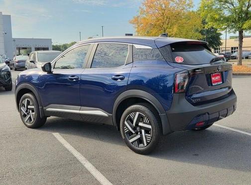 Deep Blue Pearl 2027 Nissan Kicks SV