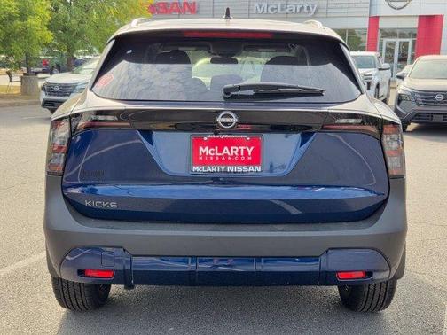 Deep Blue Pearl 2027 Nissan Kicks SV