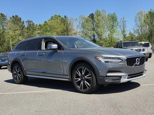 2017 Volvo V90 Cross Country T6