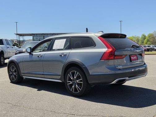 2017 Volvo V90 Cross Country T6