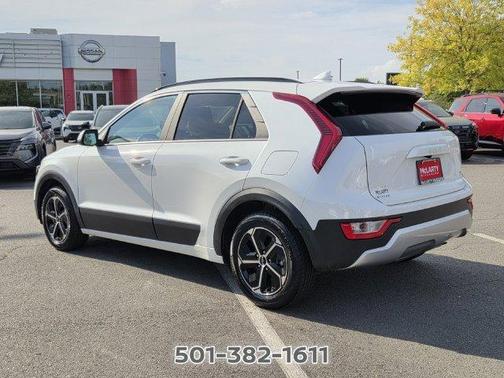 Snow White Pearl 2025 Kia Niro LX