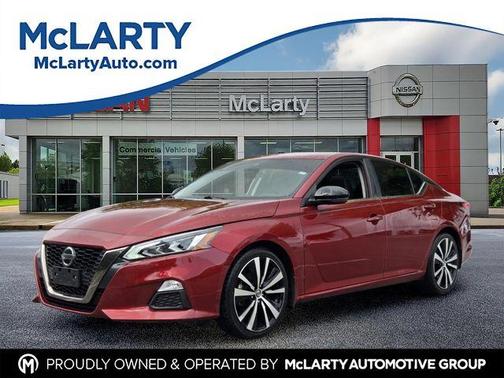 Scarlet Ember 2022 Nissan Altima 2.0 SR