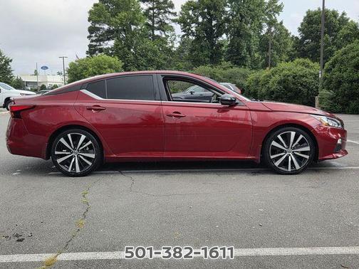 Scarlet Ember 2022 Nissan Altima 2.0 SR