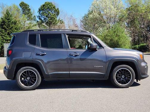 Granite Crystal Metallic 2020 Jeep Renegade Latitude