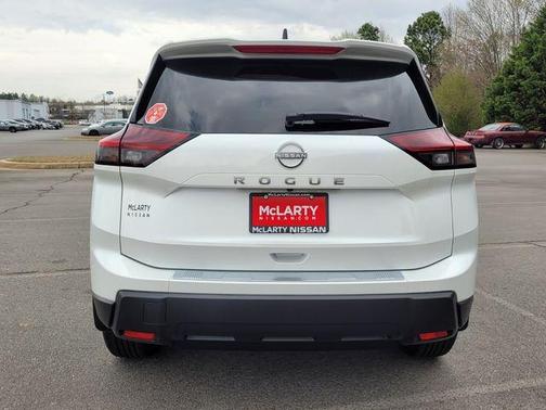 Everest White P 2026 Nissan Rogue SV