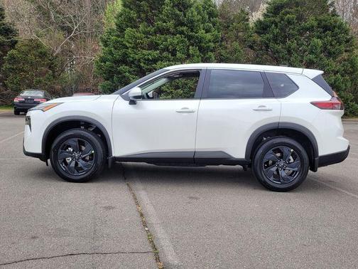 Everest White P 2026 Nissan Rogue SV