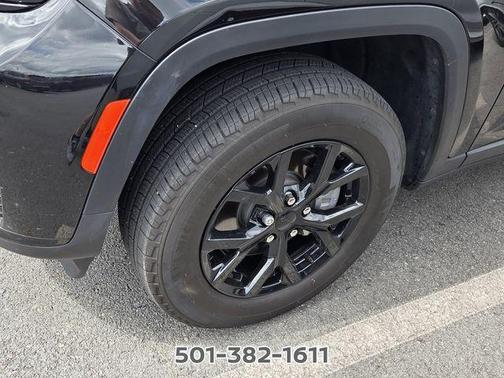 Diamond Black 2024 Jeep Grand Cherokee L Laredo