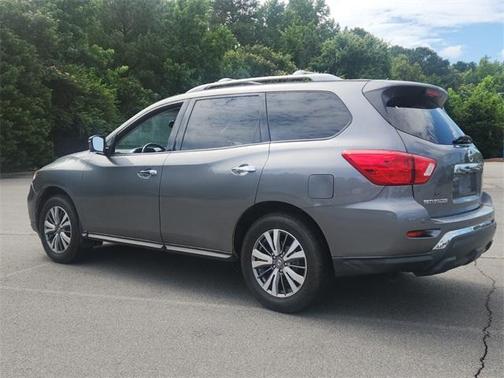2018 Nissan Pathfinder SL