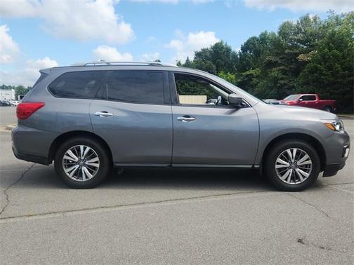 2018 Nissan Pathfinder SL