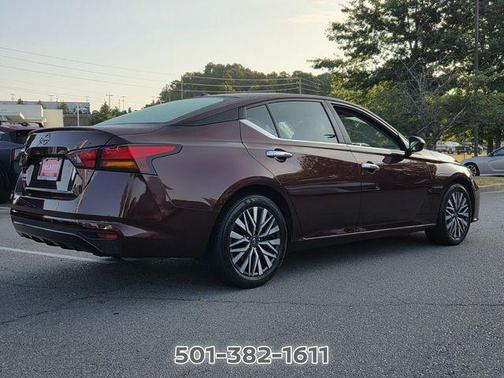 Garnet Pearl 2025 Nissan Altima SV