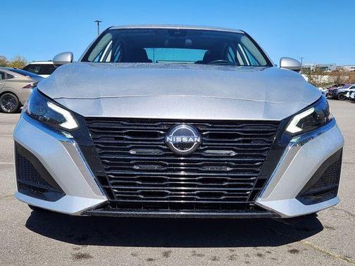 Brilliant Silver Metallic 2023 Nissan Altima 2.5 SL