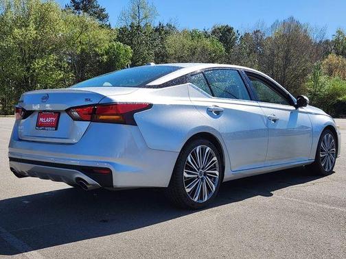Brilliant Silver Metallic 2023 Nissan Altima 2.5 SL