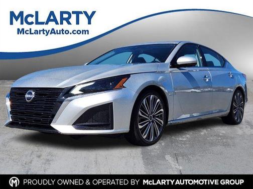 Brilliant Silver Metallic 2023 Nissan Altima 2.5 SL