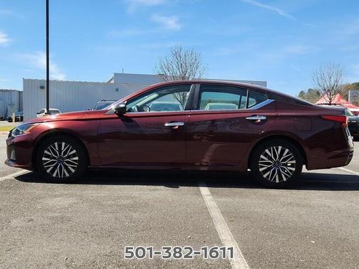 Garnet Pearl 2025 Nissan Altima SV