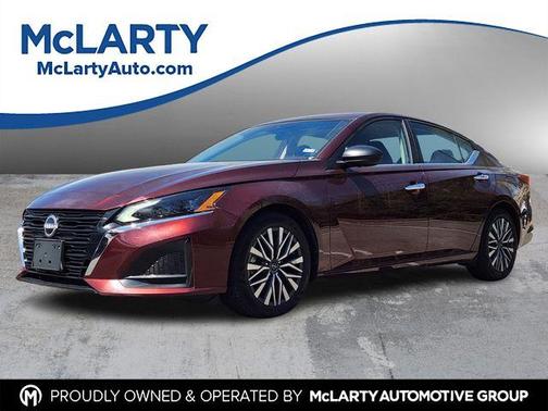 Garnet Pearl 2025 Nissan Altima SV