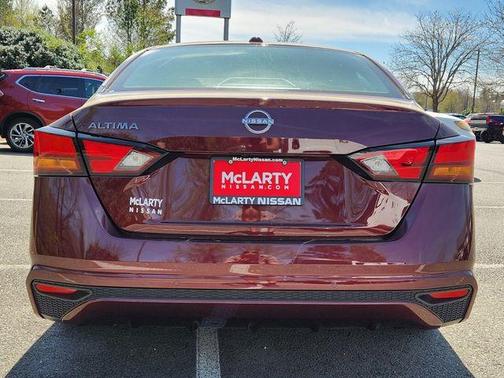 Garnet Pearl 2025 Nissan Altima SV