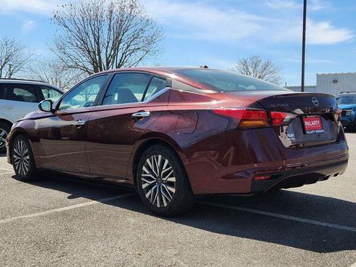 Garnet Pearl 2025 Nissan Altima SV