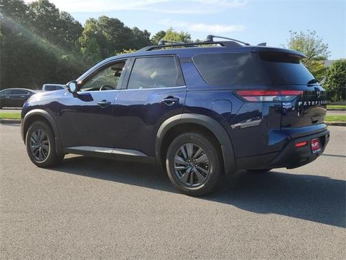 2022 Nissan Pathfinder SV