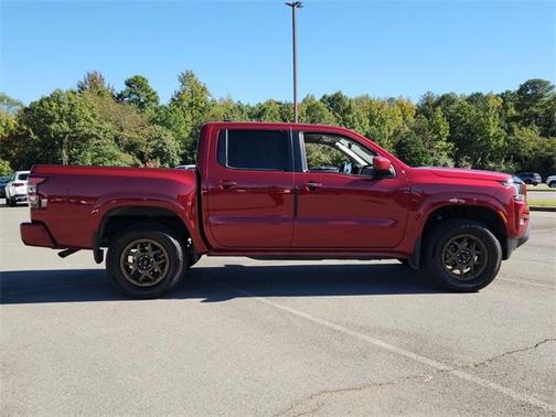 2024 Nissan Frontier SV