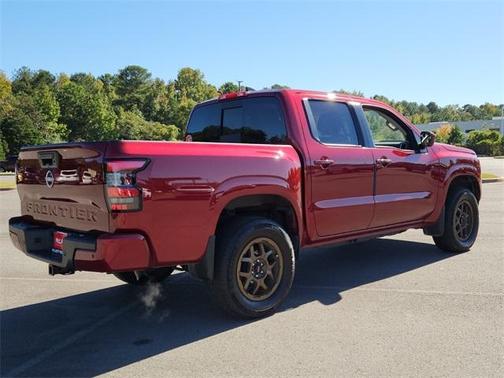 2024 Nissan Frontier SV