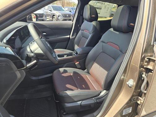 Canyon Bronze M 2026 Nissan Kicks SR
