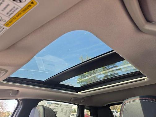 Canyon Bronze M 2026 Nissan Kicks SR