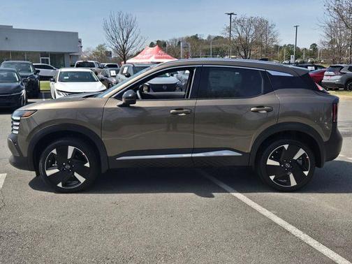 Canyon Bronze M 2026 Nissan Kicks SR