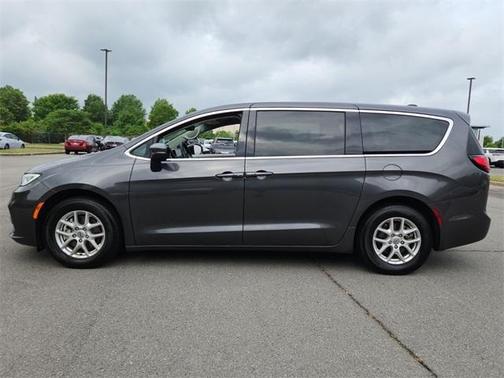 2023 Chrysler Pacifica Touring-L