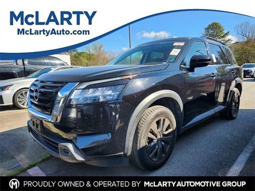 2022 Nissan Pathfinder SV