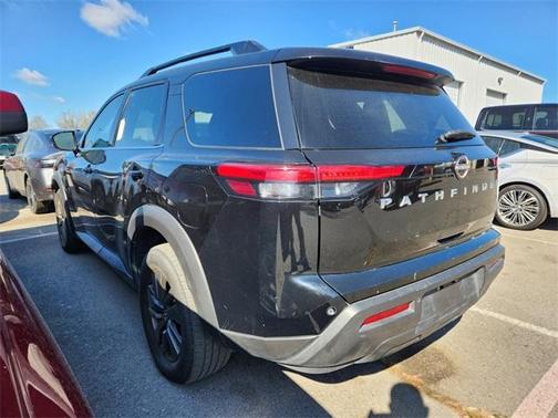 2022 Nissan Pathfinder SV