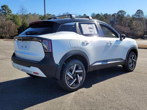 2t Wht Blk Roof 2026 Nissan Kicks SV