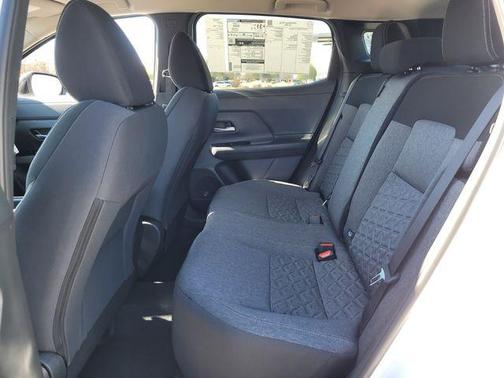 2t Wht Blk Roof 2026 Nissan Kicks SV