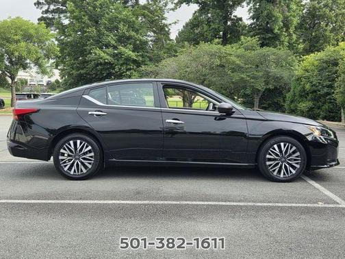 Super Black 2025 Nissan Altima SV