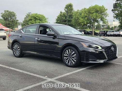 Super Black 2025 Nissan Altima SV