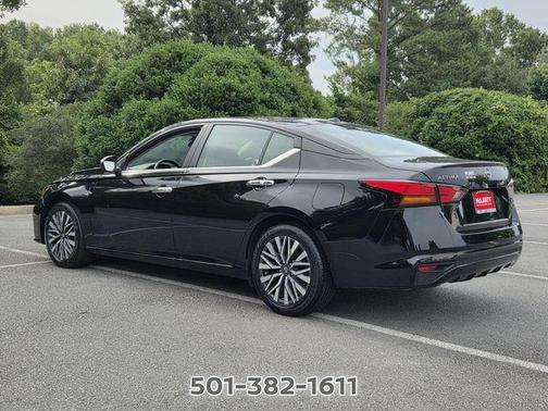 Super Black 2025 Nissan Altima SV