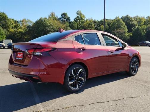 2025 Nissan Versa 1.6 SR